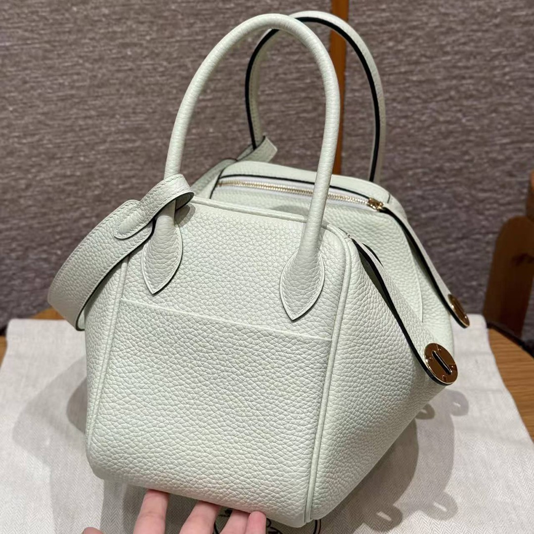 Hermes Lindy 26 CM Bag Handmade In Taurillon Clemence Leather Gold Hardware 0S Vert Fizz - Image 21