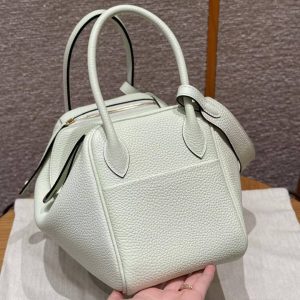Hermes Lindy 26 CM Bag Handmade In Taurillon Clemence Leather Gold Hardware 0S Vert Fizz - Image 20
