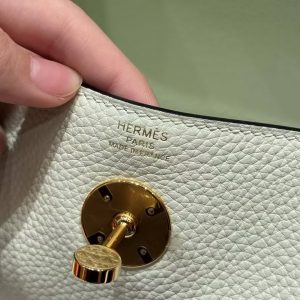 Hermes Lindy 26 CM Bag Handmade In Taurillon Clemence Leather Gold Hardware 0S Vert Fizz - Image 18
