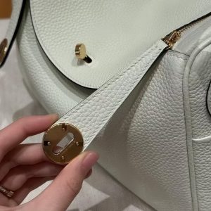 Hermes Lindy 26 CM Bag Handmade In Taurillon Clemence Leather Gold Hardware 0S Vert Fizz - Image 13