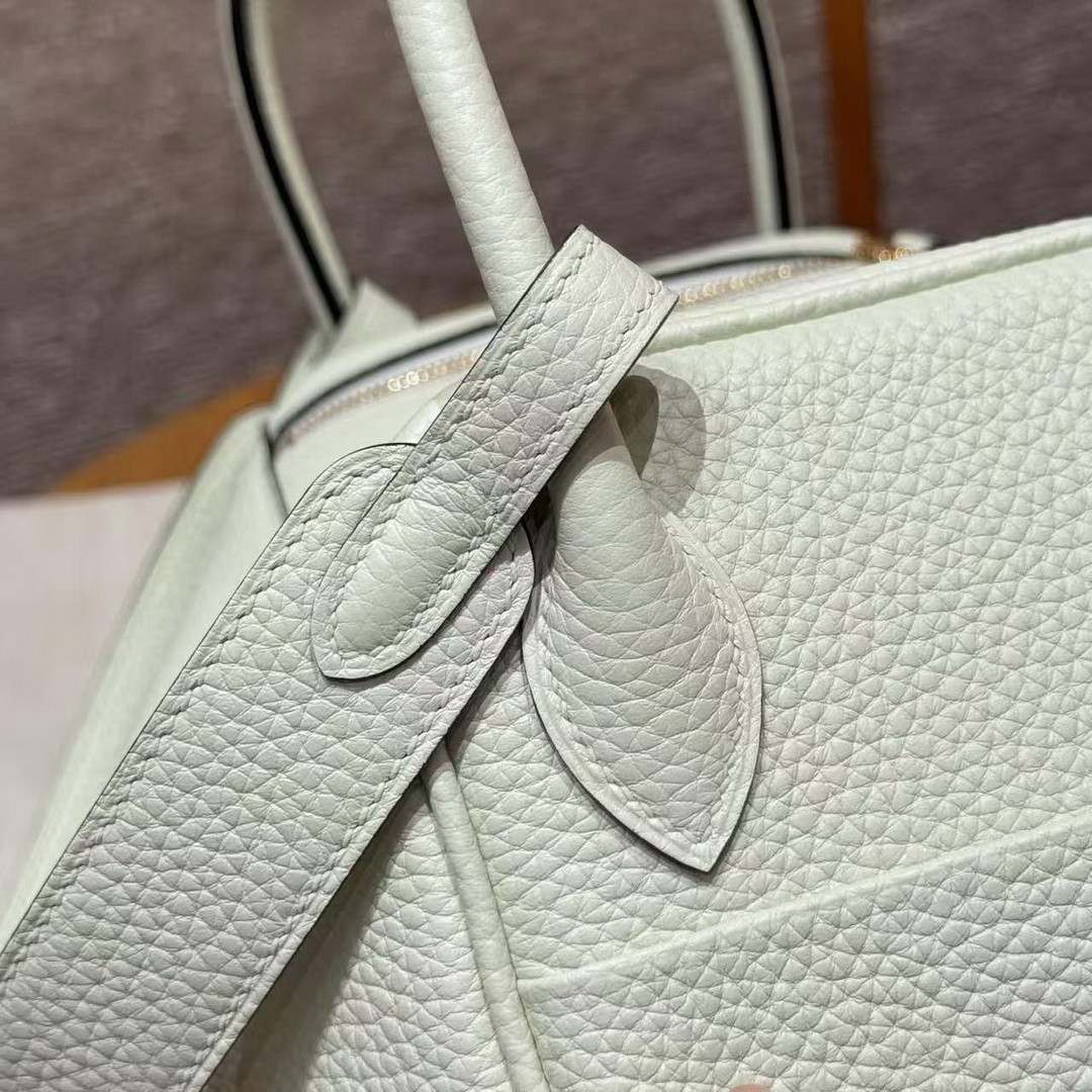 Hermes Lindy 26 CM Bag Handmade In Taurillon Clemence Leather Gold Hardware 0S Vert Fizz - Image 11
