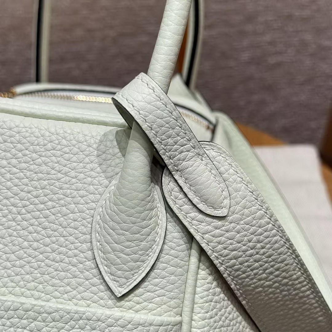 Hermes Lindy 26 CM Bag Handmade In Taurillon Clemence Leather Gold Hardware 0S Vert Fizz - Image 10