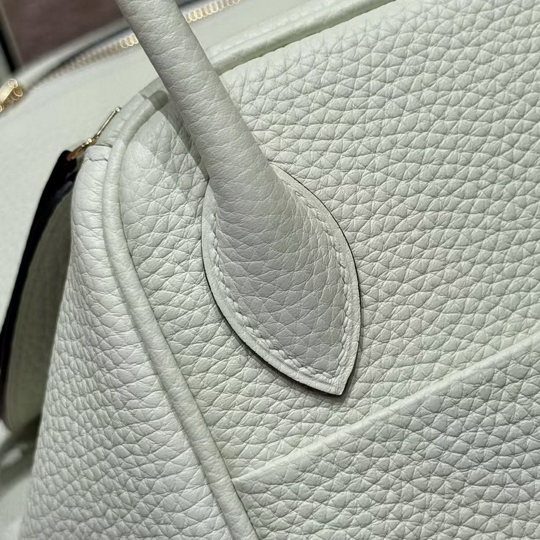 Hermes Lindy 26 CM Bag Handmade In Taurillon Clemence Leather Gold Hardware 0S Vert Fizz - Image 9
