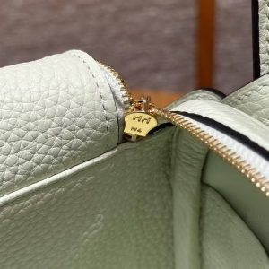 Hermes Lindy 26 CM Bag Handmade In Taurillon Clemence Leather Gold Hardware 0S Vert Fizz - Image 5