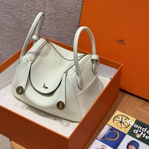 Hermes Lindy 26 CM Bag Handmade In Taurillon Clemence Leather Gold Hardware 0S Vert Fizz - Image 4