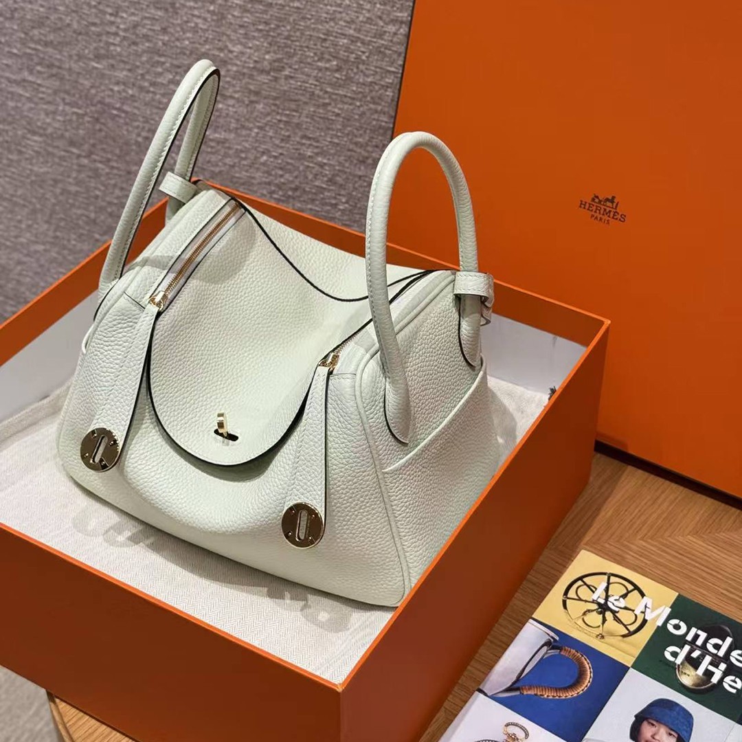 Hermes Lindy 26 CM Bag Handmade In Taurillon Clemence Leather Gold Hardware 0S Vert Fizz - Image 4