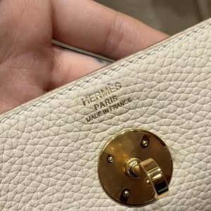 Hermes Lindy 26 CM Bag Handmade In Taurillon Clemence Leather Gold Hardware 10 Craie - Image 14
