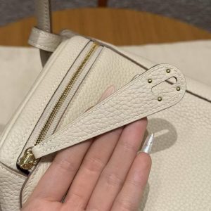 Hermes Lindy 26 CM Bag Handmade In Taurillon Clemence Leather Gold Hardware 10 Craie - Image 10