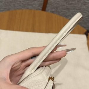 Hermes Lindy 26 CM Bag Handmade In Taurillon Clemence Leather Gold Hardware 10 Craie - Image 9