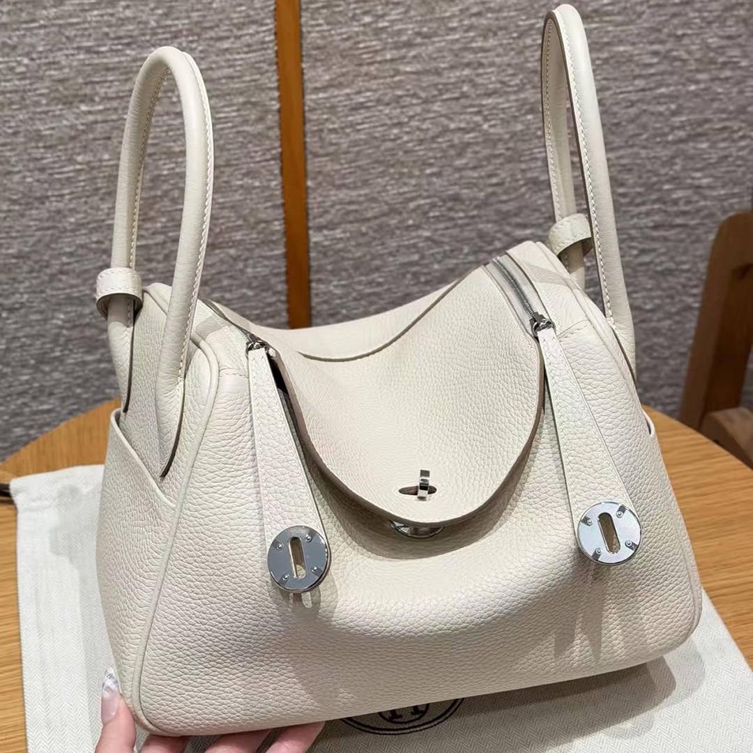 Hermes Lindy 26 CM Bag Handmade In Taurillon Clemence Leather Silver Hardware 10 Craie