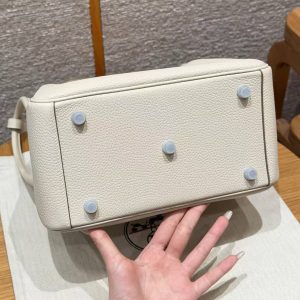 Hermes Lindy 26 CM Bag Handmade In Taurillon Clemence Leather Silver Hardware 10 Craie - Image 15