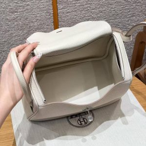 Hermes Lindy 26 CM Bag Handmade In Taurillon Clemence Leather Silver Hardware 10 Craie - Image 14