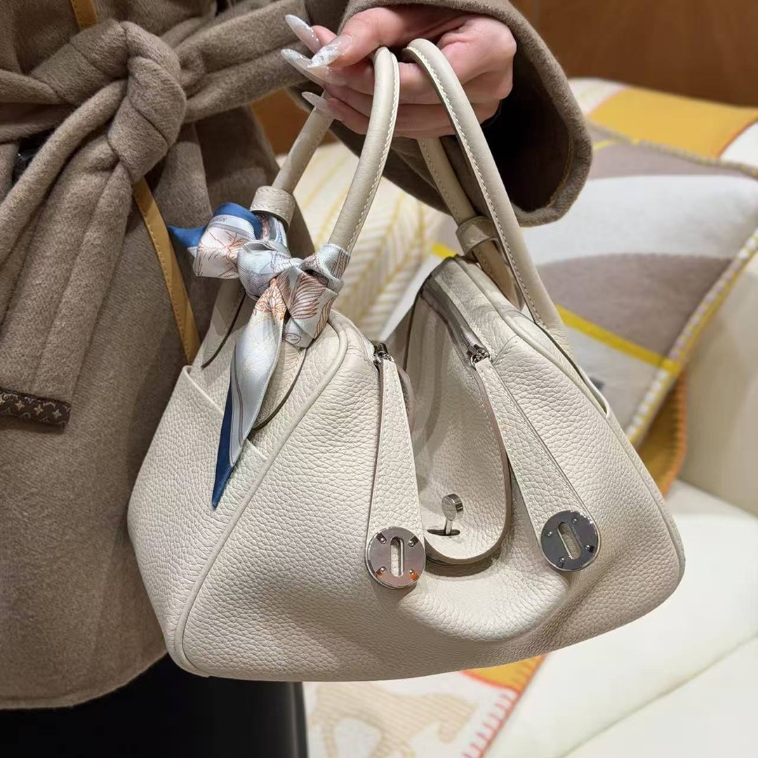 Hermes Lindy 26 CM Bag Handmade In Taurillon Clemence Leather Silver Hardware 10 Craie - Image 5