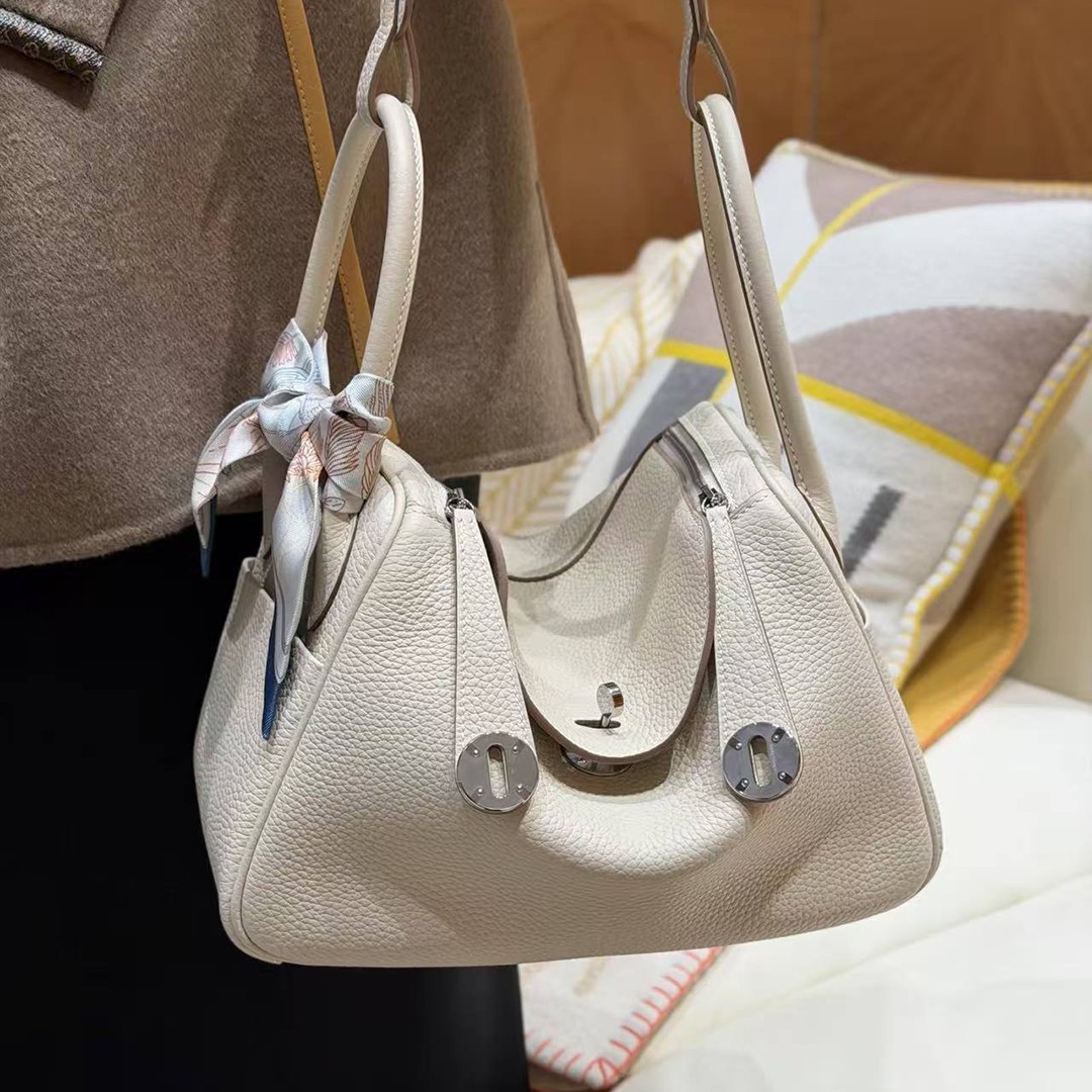 Hermes Lindy 26 CM Bag Handmade In Taurillon Clemence Leather Silver Hardware 10 Craie - Image 4