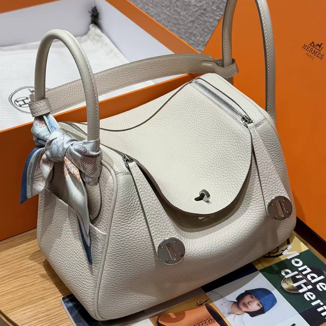 Hermes Lindy 26 CM Bag Handmade In Taurillon Clemence Leather Silver Hardware 10 Craie - Image 3