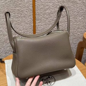 Hermes Lindy 26 CM Bag Handmade In Taurillon Clemence Leather Silver Hardware 18 Etoupe - Image 2