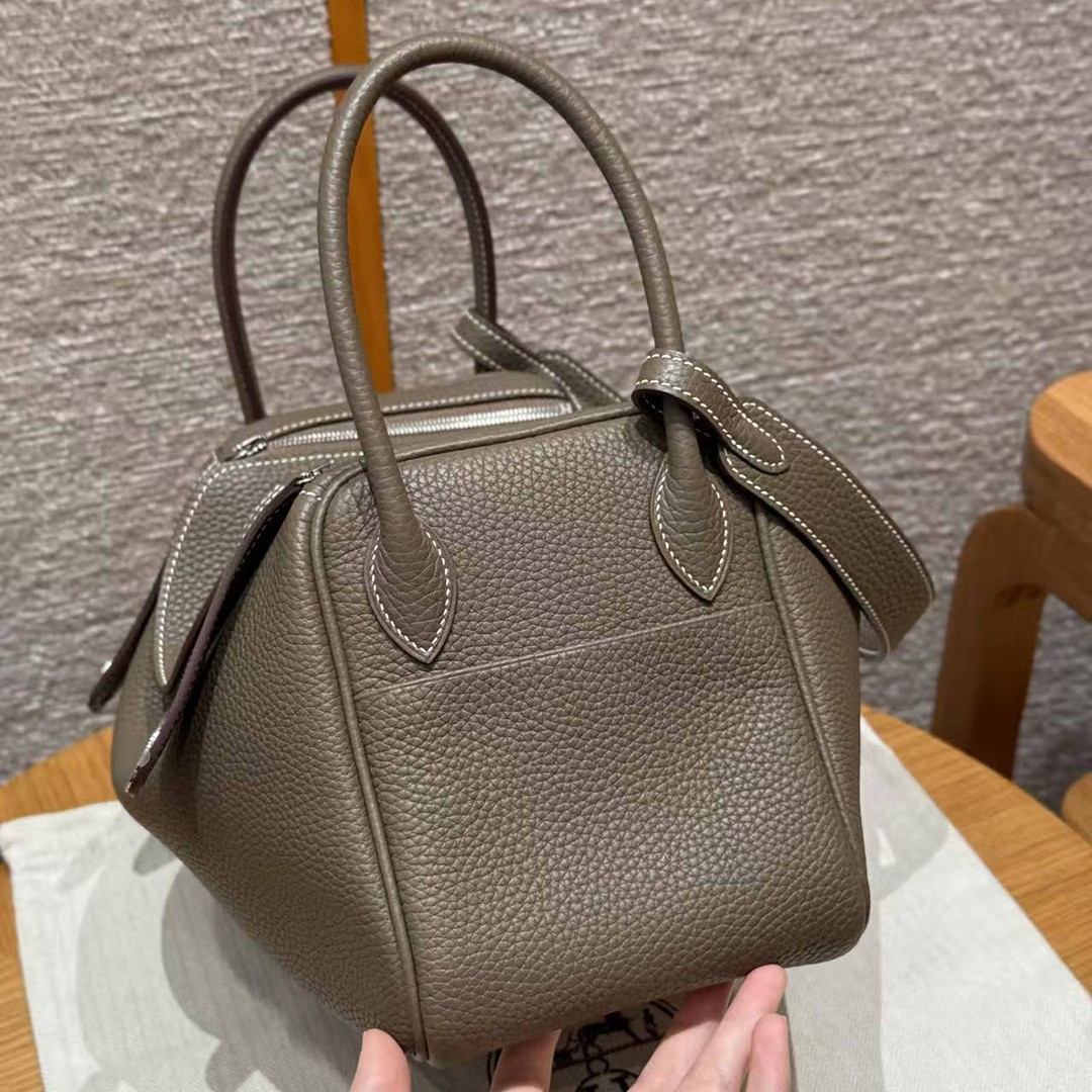 Hermes Lindy 26 CM Bag Handmade In Taurillon Clemence Leather Silver Hardware 18 Etoupe - Image 17