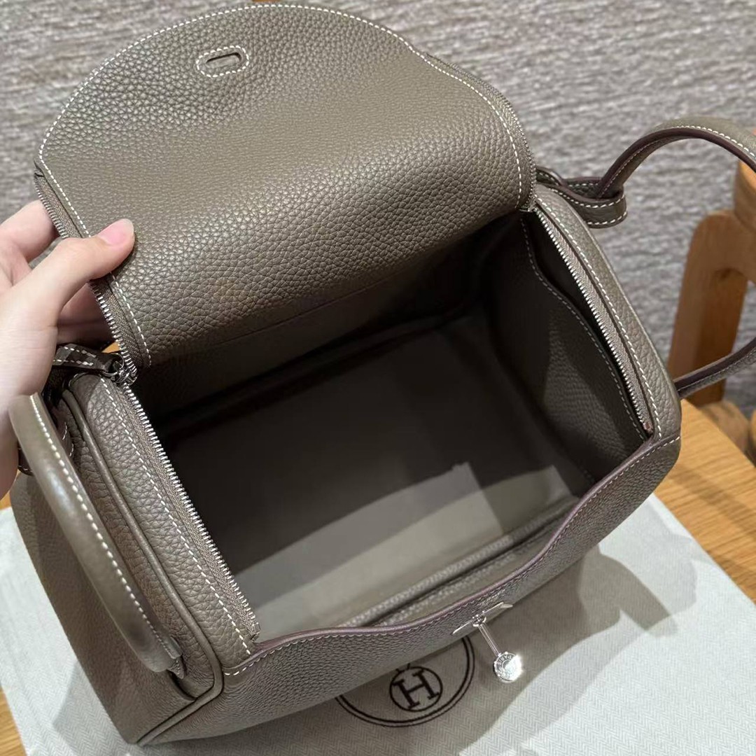 Hermes Lindy 26 CM Bag Handmade In Taurillon Clemence Leather Silver Hardware 18 Etoupe - Image 15