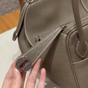 Hermes Lindy 26 CM Bag Handmade In Taurillon Clemence Leather Silver Hardware 18 Etoupe - Image 9