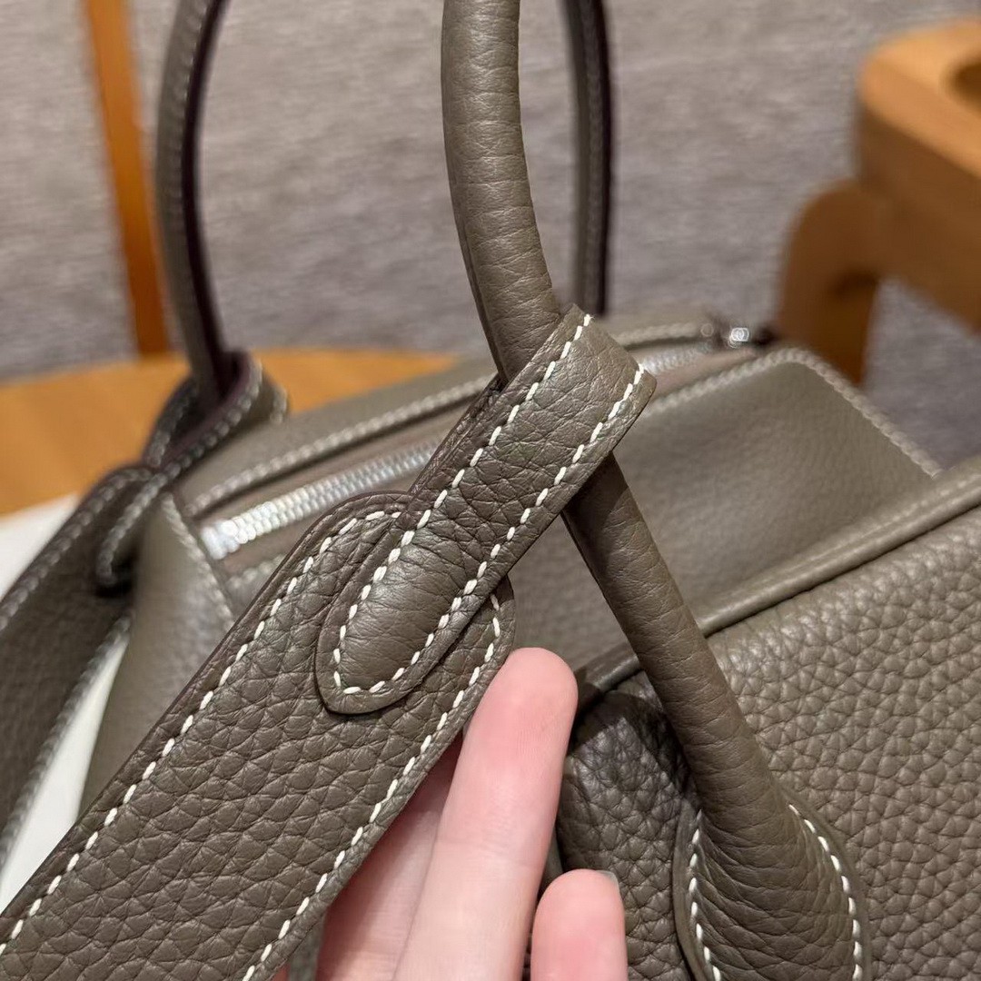 Hermes Lindy 26 CM Bag Handmade In Taurillon Clemence Leather Silver Hardware 18 Etoupe - Image 8