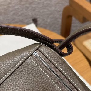 Hermes Lindy 26 CM Bag Handmade In Taurillon Clemence Leather Silver Hardware 18 Etoupe - Image 6
