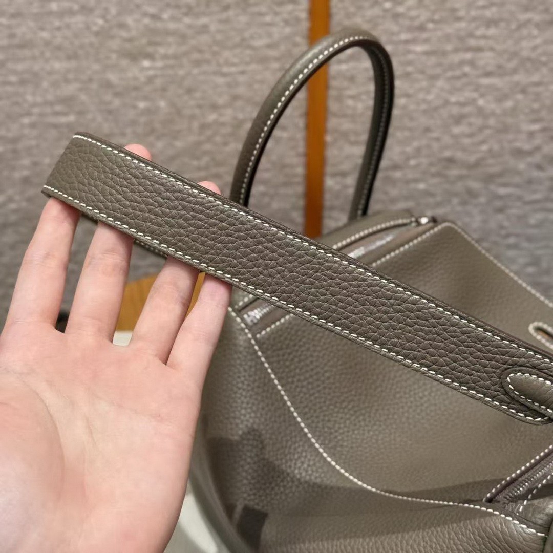 Hermes Lindy 26 CM Bag Handmade In Taurillon Clemence Leather Silver Hardware 18 Etoupe - Image 3
