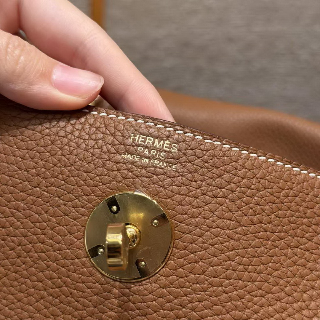 Hermes Lindy 26 CM Bag Handmade In Taurillon Clemence Leather Gold Hardware 37 Gold - Image 14