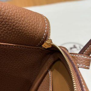 Hermes Lindy 26 CM Bag Handmade In Taurillon Clemence Leather Gold Hardware 37 Gold - Image 12