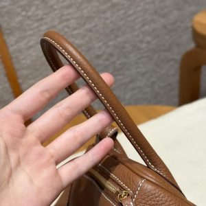 Hermes Lindy 26 CM Bag Handmade In Taurillon Clemence Leather Gold Hardware 37 Gold - Image 11