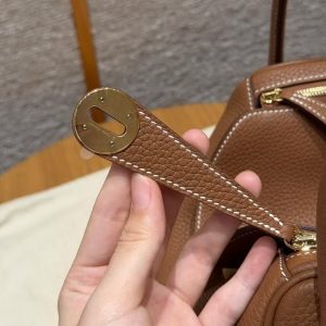 Hermes Lindy 26 CM Bag Handmade In Taurillon Clemence Leather Gold Hardware 37 Gold - Image 8