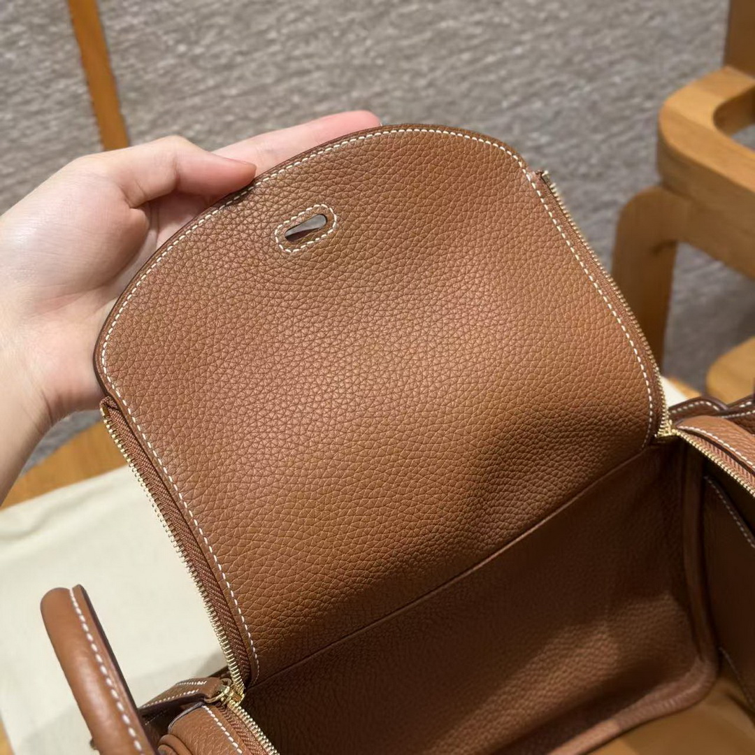 Hermes Lindy 26 CM Bag Handmade In Taurillon Clemence Leather Gold Hardware 37 Gold - Image 7