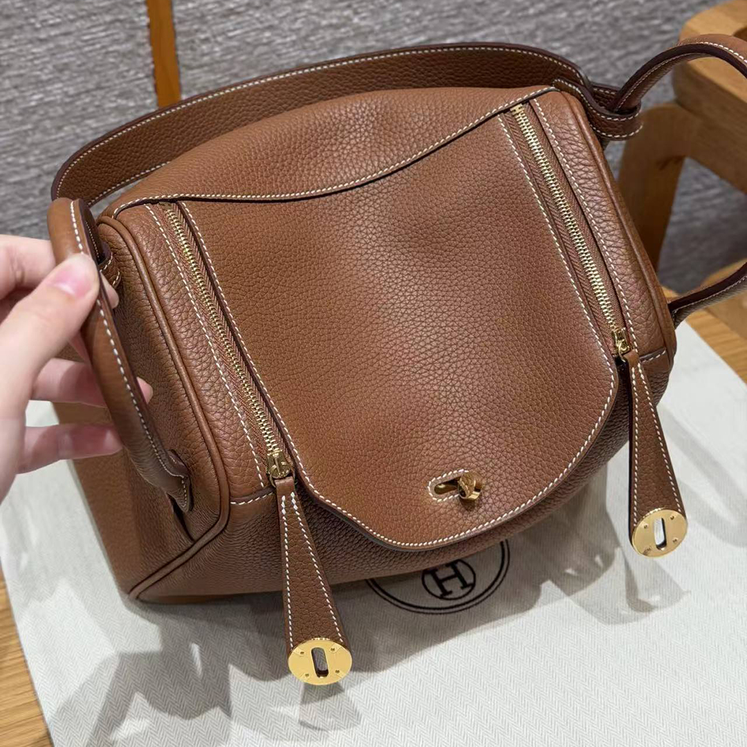 Hermes Lindy 26 CM Bag Handmade In Taurillon Clemence Leather Gold Hardware 37 Gold - Image 5