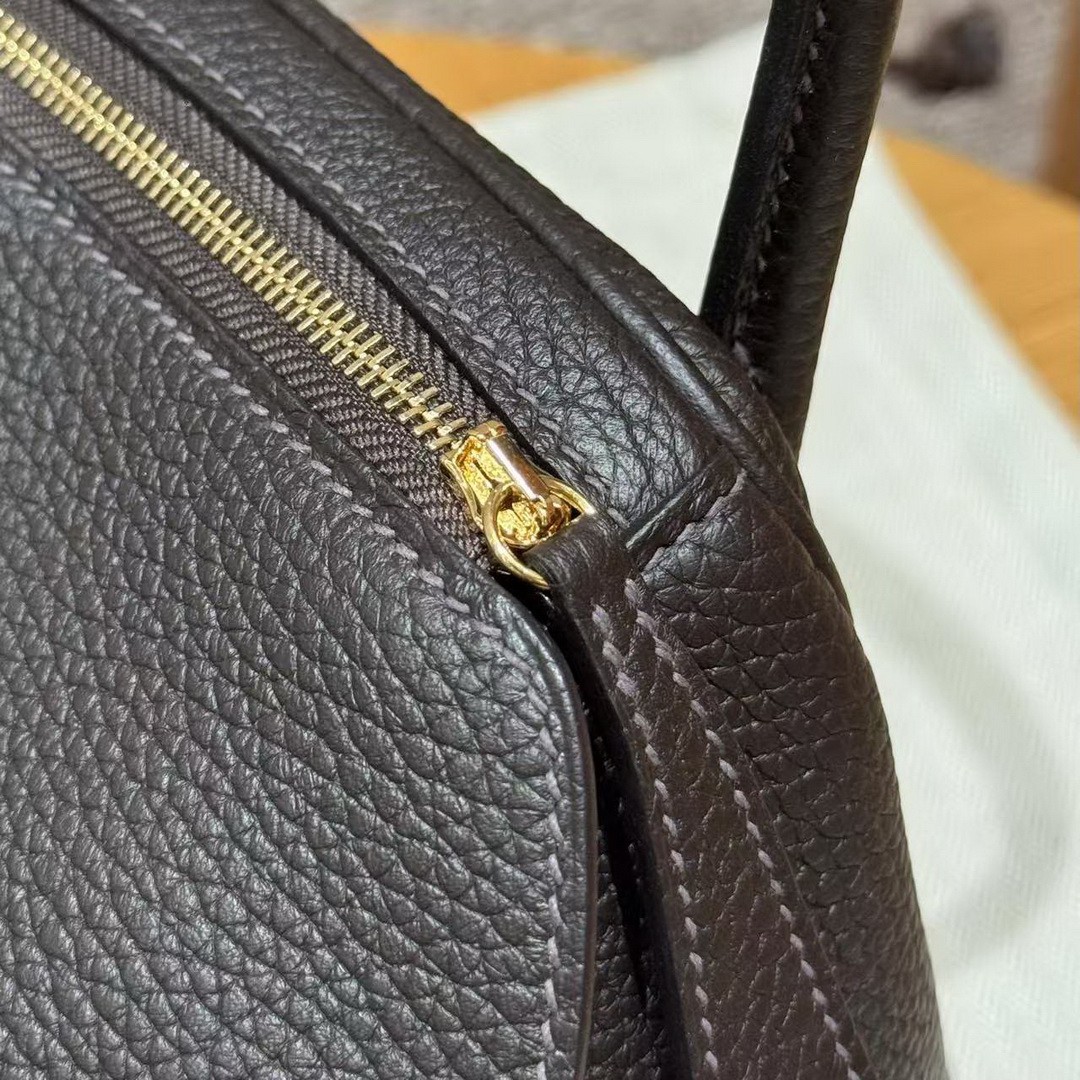 Hermes Lindy 26 CM Bag Handmade In Taurillon Clemence Leather Gold Hardware 46 Ebene - Image 6