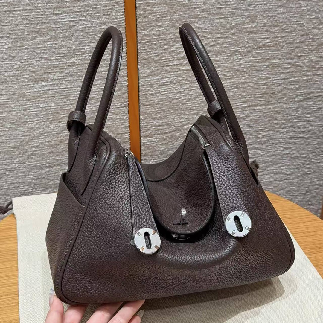 Hermes Lindy 26 CM Bag Handmade In Taurillon Clemence Leather Silver Hardware 46 Ebene