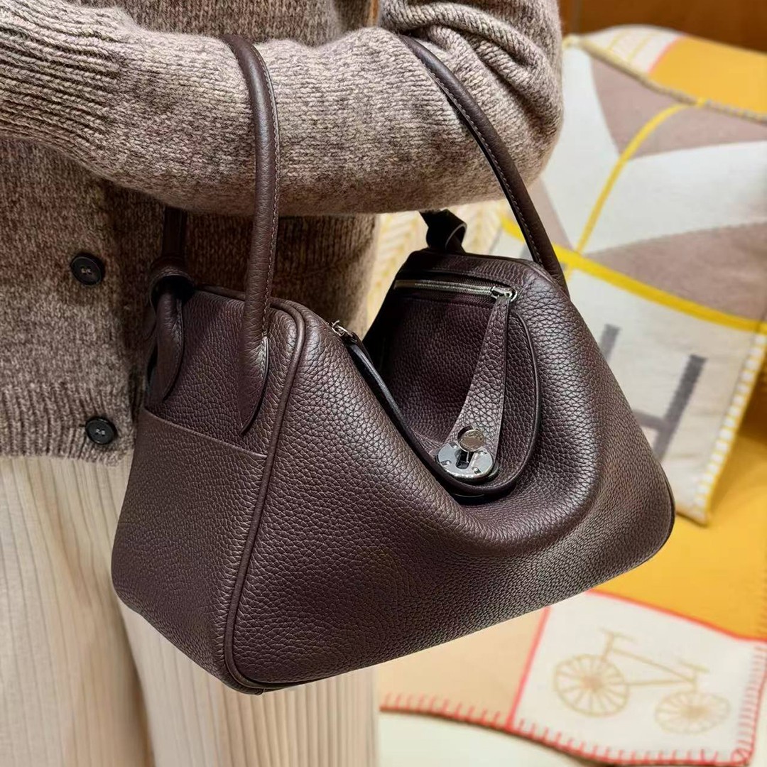 Hermes Lindy 26 CM Bag Handmade In Taurillon Clemence Leather Silver Hardware 46 Ebene - Image 4