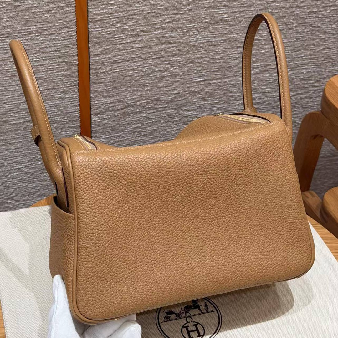 Hermes Lindy 26 CM Bag Handmade In Taurillon Clemence Leather Gold Hardware 4B Biscuit - Image 2