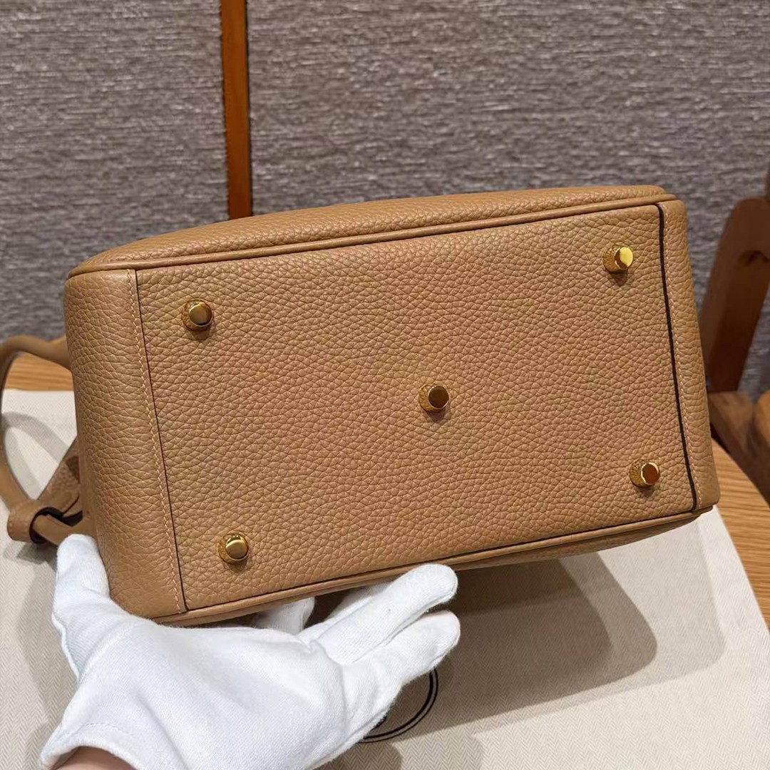 Hermes Lindy 26 CM Bag Handmade In Taurillon Clemence Leather Gold Hardware 4B Biscuit - Image 19
