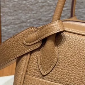 Hermes Lindy 26 CM Bag Handmade In Taurillon Clemence Leather Gold Hardware 4B Biscuit - Image 17
