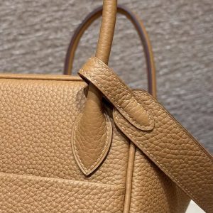 Hermes Lindy 26 CM Bag Handmade In Taurillon Clemence Leather Gold Hardware 4B Biscuit - Image 16