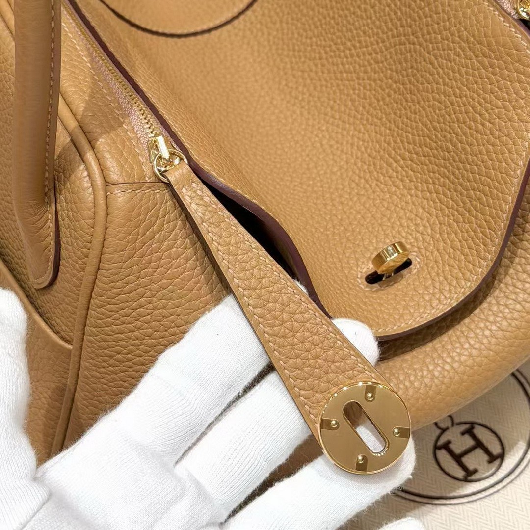 Hermes Lindy 26 CM Bag Handmade In Taurillon Clemence Leather Gold Hardware 4B Biscuit - Image 11