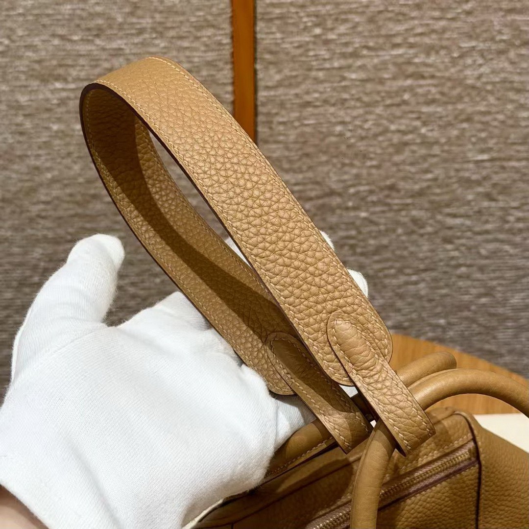 Hermes Lindy 26 CM Bag Handmade In Taurillon Clemence Leather Gold Hardware 4B Biscuit - Image 10