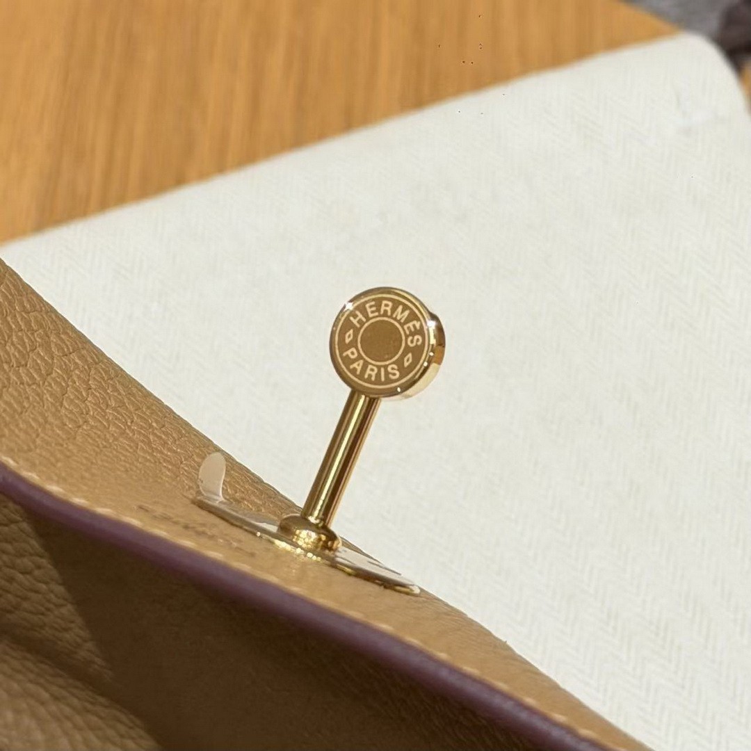 Hermes Lindy 26 CM Bag Handmade In Taurillon Clemence Leather Gold Hardware 4B Biscuit - Image 9