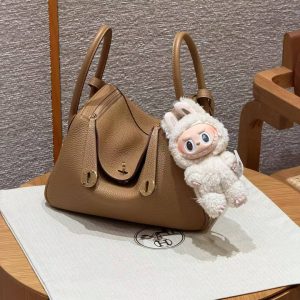 Hermes Lindy 26 CM Bag Handmade In Taurillon Clemence Leather Gold Hardware 4B Biscuit - Image 6