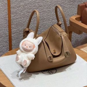 Hermes Lindy 26 CM Bag Handmade In Taurillon Clemence Leather Gold Hardware 4B Biscuit - Image 5