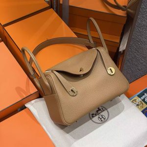 Hermes Lindy 26 CM Bag Handmade In Taurillon Clemence Leather Gold Hardware 4B Biscuit - Image 3