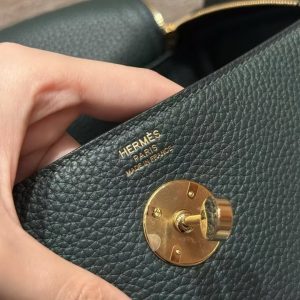 Hermes Lindy 26 CM Bag Handmade In Taurillon Clemence Leather Gold Hardware 60 Vert Cypres - Image 18