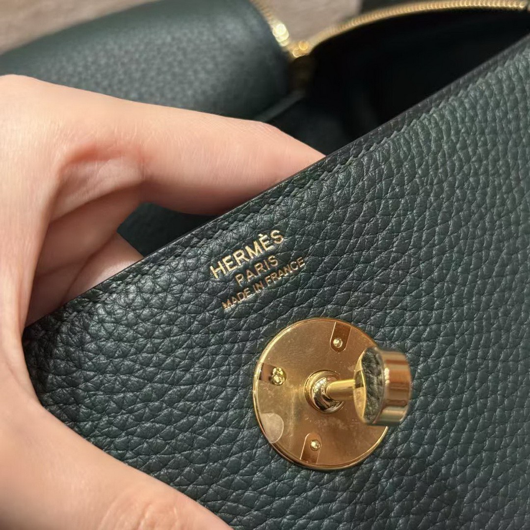 Hermes Lindy 26 CM Bag Handmade In Taurillon Clemence Leather Gold Hardware 60 Vert Cypres - Image 18