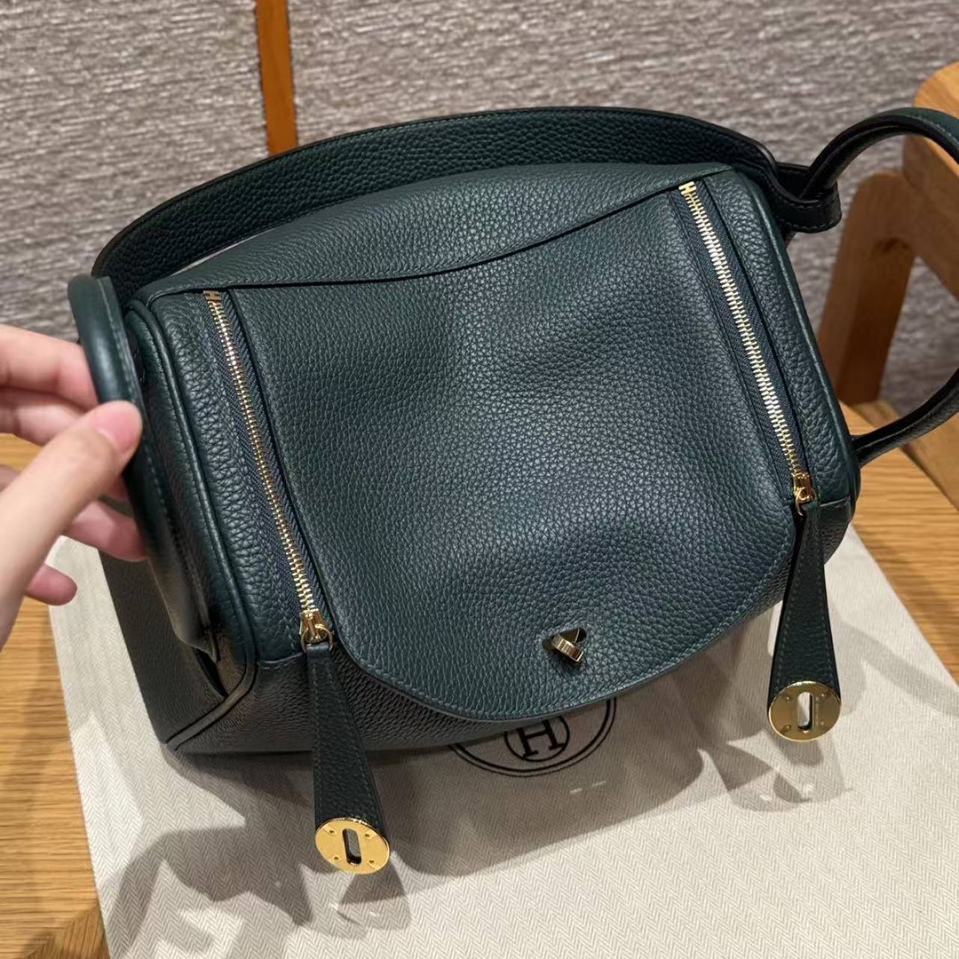 Hermes Lindy 26 CM Bag Handmade In Taurillon Clemence Leather Gold Hardware 60 Vert Cypres - Image 14