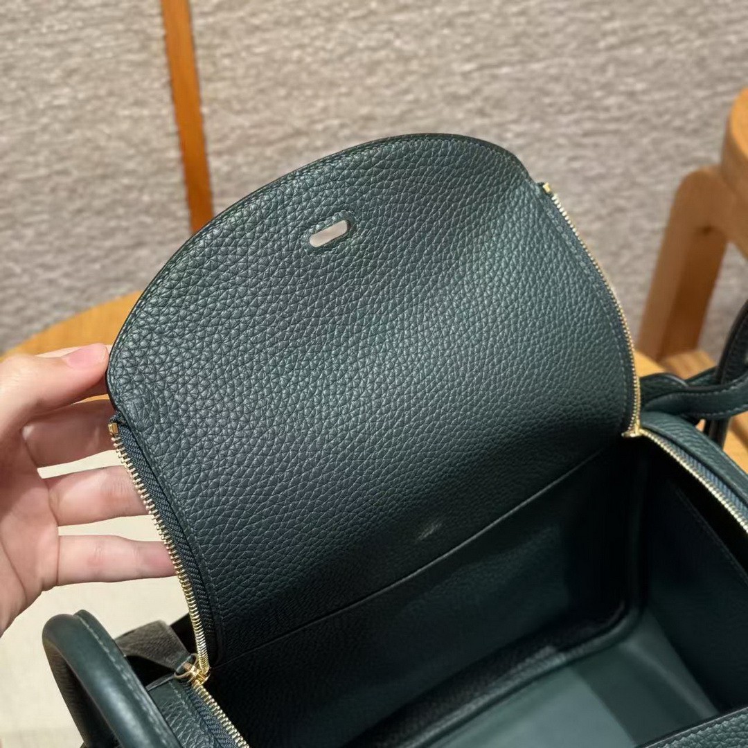 Hermes Lindy 26 CM Bag Handmade In Taurillon Clemence Leather Gold Hardware 60 Vert Cypres - Image 12