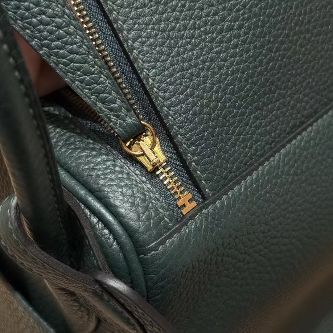 Hermes Lindy 26 CM Bag Handmade In Taurillon Clemence Leather Gold Hardware 60 Vert Cypres - Image 10